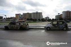 Notte di fuoco in via Bari, due auto in fiamme - Corriere Salentino