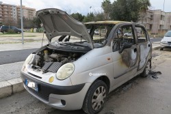 Notte di fuoco in via Bari, due auto in fiamme - Corriere Salentino
