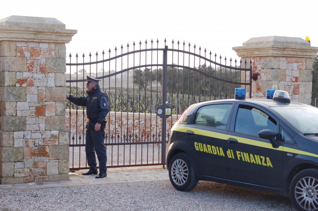 finanza sequestro pescoluse