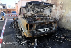 Incendio distrugge furgone di 46enne. Qualche giorno fa andò il fumo il garage - Corriere Salentino