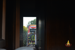 Divampa l'incendio nella marina, abitazione distrutta dalle fiamme e famiglia in salvo - Corriere Salentino