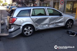 Violento schianto in città, auto distrutte e diversi feriti. Ancora una volta - Corriere Salentino