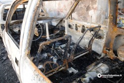 Notte di paura a Melissano, fiamme distruggono veicoli e minacciano abitazione - Corriere Salentino