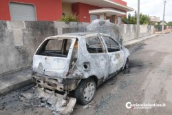 Lizzanello-macchina-bruciat