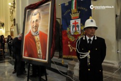 Bagnasco prega sulla tomba don Tonino Bello - Corriere Salentino