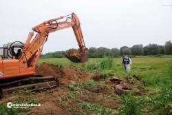 Ruspe al lavoro, spuntano altri rifiuti nella zona di Scorrano - Corriere Salentino