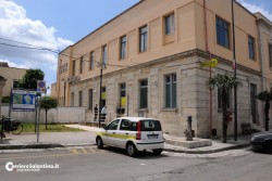 Terrore nell'ufficio postale, i banditi fanno irruzione armati e fuggono col bottino - Corriere Salentino