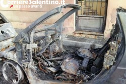 Fiamme a Taviano, distrutte una Smart e un Maggiolone - Corriere Salentino