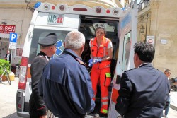 Maxi rissa in via Duca degli Abruzzi: volano pugni, morsi e coltellate. Quattro arresti - Corriere Salentino