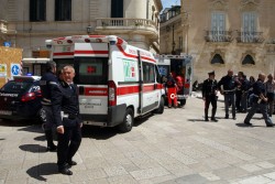 Maxi rissa in via Duca degli Abruzzi: volano pugni, morsi e coltellate. Quattro arresti - Corriere Salentino