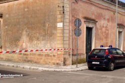 Pedinano anziano gestore, poi lo aggrediscono e rapinano in casa: arrestati due giovani - Corriere Salentino