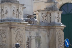 Si stacca capitello della statua, grave in ospedale operaio di Muro Leccese - Corriere Salentino