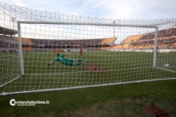 Vittoria al cardiopalma per i giallorossi, col Pontedera vittoria "di rigore" - Corriere Salentino