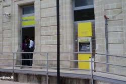 Terrore nell'ufficio postale, i banditi fanno irruzione armati e fuggono col bottino - Corriere Salentino