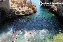 Ciolo, spuntano i divieti e tra i bagnanti scatta la Maxi nuotata - Corriere Salentino