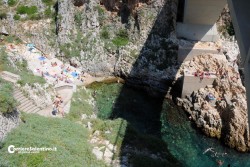 Ciolo, spuntano i divieti e tra i bagnanti scatta la Maxi nuotata - Corriere Salentino