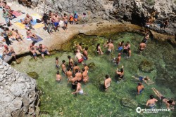 Ciolo, spuntano i divieti e tra i bagnanti scatta la Maxi nuotata - Corriere Salentino