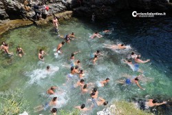 Ciolo, spuntano i divieti e tra i bagnanti scatta la Maxi nuotata - Corriere Salentino