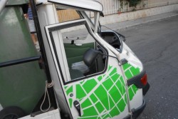 Rubano Motoape, poi si schiantano contro auto in sosta: due giovani nei guai - Corriere Salentino