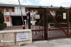 Protesta shock dei lavoratori ex Bat dopo il suicidio del collega - Corriere Salentino