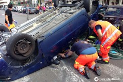Auto si ribalta in città, paura per un anziano - Corriere Salentino
