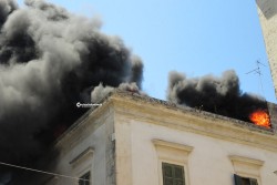 Impianto fotovoltaico in fiamme sull'abitazione del Presidente Sernia, fumo e paura: ingenti i danni - Corriere Salentino