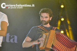 #NottedellaTaranta2014: incontro tra culture per un messaggio di pace. E la pizzica fa ballare un “esercito di tarantati” - Corriere Salentino