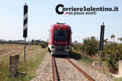 Raccoglie fichi d'India lungo i binari, treno lo travolge e lo uccide - Corriere Salentino