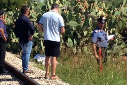 Raccoglie fichi d'India lungo i binari, treno lo travolge e lo uccide - Corriere Salentino