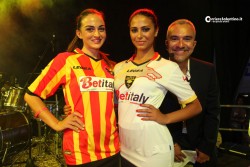 Presentata la formazione giallorossa, bagno di folla in Piazza Sant’Oronzo - Corriere Salentino