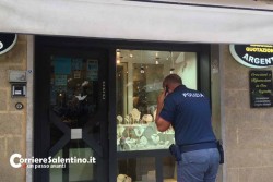 Tentano una rapina in gioielleria in pieno centro, il titolare reagisce e sventa il colpo - Corriere Salentino