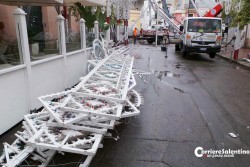Copertino, maltempo: crolla una torre di luminarie della Festa Patronale - Corriere Salentino