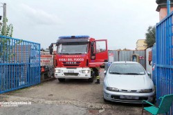 Cadono lastre dall'Hotel, danneggiate quattro vetture in città. A Squinzano un fulmine colpisce deposito - Corriere Salentino