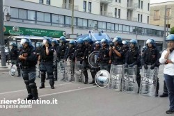 Corteo antifascista, la conta dei danni. Perrone: "La figuraccia della sinistra antifascista e pacifista" - Corriere Salentino