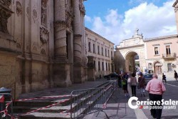 Cadono le foglie d'acanto, ma sono di pietra leccese: la Basilica del Rosario perde pezzi - Corriere Salentino