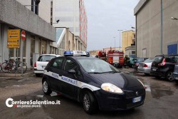 Cadono lastre dall'Hotel, danneggiate quattro vetture in città. A Squinzano un fulmine colpisce deposito - Corriere Salentino