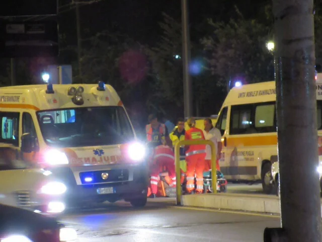 Travolge moto e pedone, poi fugge: caccia all’auto “pirata” in città