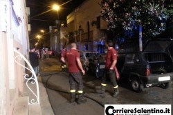 Fiamme nella notte a Presicce, distrutte due auto - Corriere Salentino