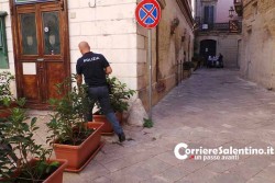 Terrore nel B&b, banditi picchiano titolare e fuggono con braccialetto in oro e contanti - Corriere Salentino