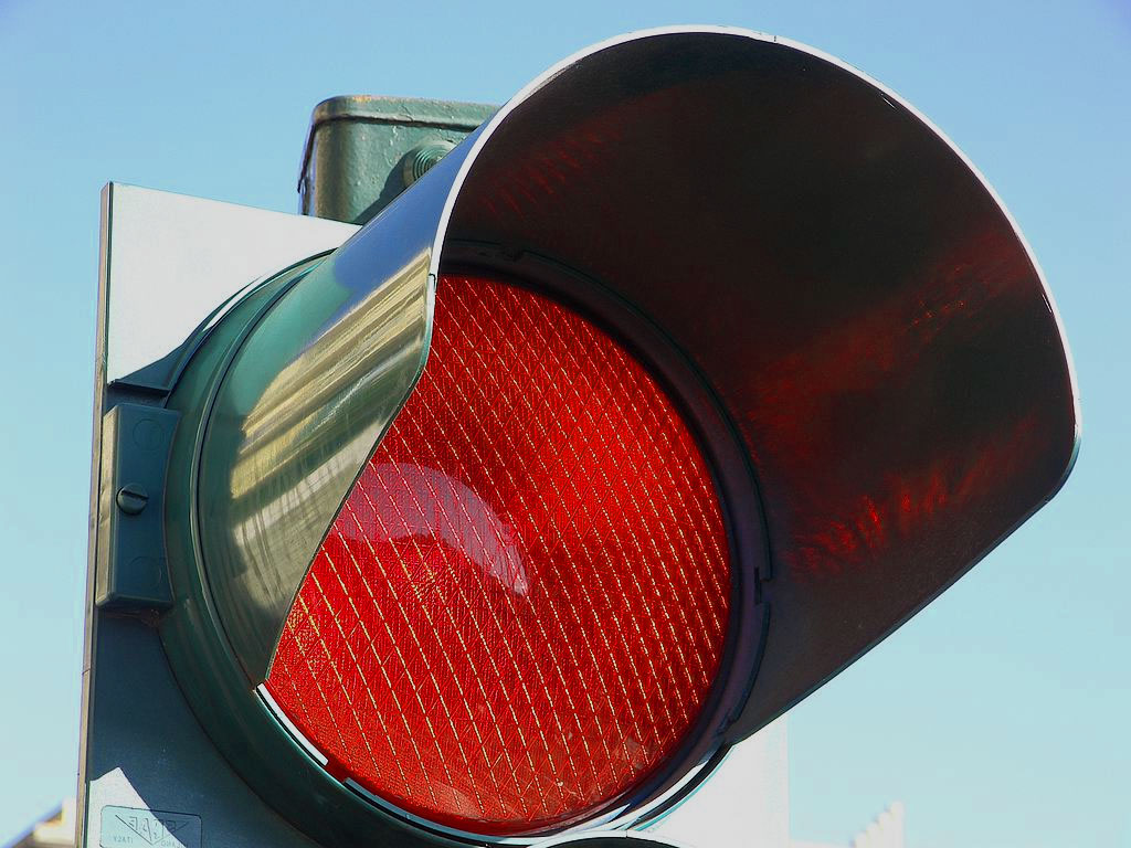 Multa semaforo rosso: annullata