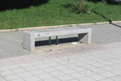 Dantes: "Piazzetta Via Vecchia S.Pietro in Lama: una zona verde attrezzata ma sporca. Un bel biglietto da visita?" - Corriere Salentino