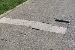 Dantes: "Piazzetta Via Vecchia S.Pietro in Lama: una zona verde attrezzata ma sporca. Un bel biglietto da visita?" - Corriere Salentino