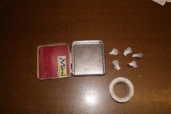 Viavai di assuntori dall'abitazione del pusher. Fermato, tenta di gettare la droga: arrestato - Corriere Salentino