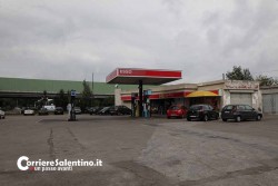 Auto in retromarcia contro la vetrata dell'area di servizio per rubare le slot: il "colpo" in appena 30 secondi - Corriere Salentino