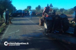 Tremendo schianto tra auto e trattore sulla provinciale: mezzi distrutti, due feriti in ospedale - Corriere Salentino