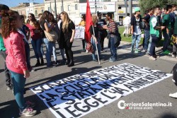 Scuola: centinaia gli studenti in piazza a Lecce contro la riforma - Corriere Salentino