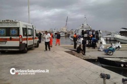 Rischiano di annegare, ventidue migranti salvati dalla guardia costiera - Corriere Salentino