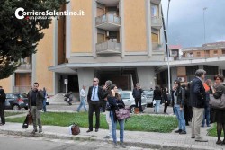 "C'è una bomba in Tribunale", evacuato il Palazzo di giustizia. Scatta l'allarme anche al "Banzi": due bufale - Corriere Salentino