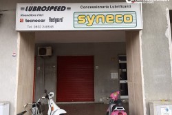 Bossolo arrugginito davanti alla saracinesca: nuova intimidazione per due fratelli leccesi - Corriere Salentino