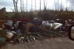 Discarica a cielo aperto nelle campagne di Nardò, tra i rifiuti di tutto e di più - Corriere Salentino
